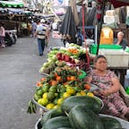果物売りのオバさん、半分夢の中
#ベトナム
#ホーチミン
#市場