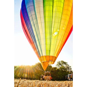 南フランス、ルシヨン近く。
朝日を受けながらの気球飛行。