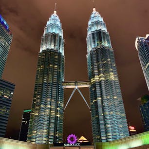マレーシア　クアラルンプール
ペトロナスツインタワー
展望台からクアラルンプールの街並みを一望できます