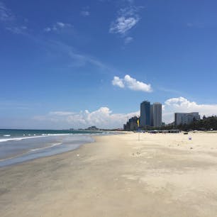 ダナンの海岸。8月なのに人影無し。
#ベトナム
#Da_Nang
