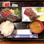 高知(明神丸)
・
・
初めて塩で食べたけどタレより塩派になった瞬間！こんな美味しいカツオのたたき初めて🥺