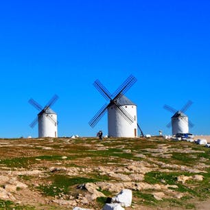 小説『ドン・キホーテ』の舞台カンポ・デ・クリプターナの風車群