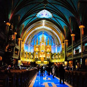 カナダ、モントリオールのノートルダム大聖堂。
ここでセリーヌディオンが挙式したらしい。