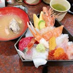 石川県(市場寿司本店)
・
・
奮発してお高めの海鮮丼食べちゃいました(笑)
初のどぐろ！しあわせ〜