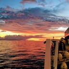 世界一周の船の上から。夕焼け。
毎日朝焼け夕焼けがほんとに美しくて、船の上が恋しくなります。