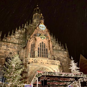 ドイツ ニュルンベルク
世界一有名なクリスマスマーケット🎅🤶
ここの前にスーパーでゆっくり買い物したから、時間なくて、30分で走って回ったのがいい思い出。。広かった〜！