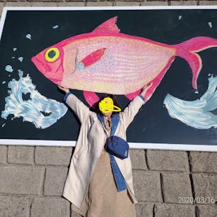 伊豆稲取温泉　赤尾ホテルの近く
静岡県

海沿いを散策していたら、
素敵なアートに出会いました∩^ω^∩
　　　\\大物だー！！//