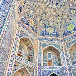 【ウズベキスタン🇺🇿】サマルカンド

青の都というだけあって
そこら中に青いモスク、とても綺麗

最初の方こそ感動するけど
1週間もいると見飽きてしまう、、


#ウズベキスタン共和国°
#サマルカンド
#青の都
#モスク
#2017