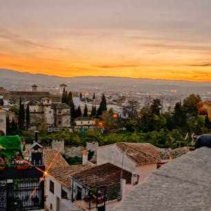 スペイン、アルハンブラ宮殿を見る見晴らしのいい丘から。