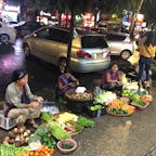 ヤンゴン路上の野菜売りのおばちゃん達
#Myanmar
#Yangon