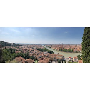 ロミオとジュリエットの街、ヴェローナ。パノラマで、細長。。