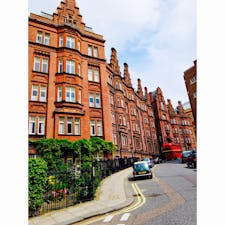 🇬🇧 United Kingdom
ロイヤル・アルバート・ホールへ向かうまでの街並。
また街中と雰囲気が違って映画の世界みたいで、ただ歩くだけでも充分楽しめる🚶‍♀️