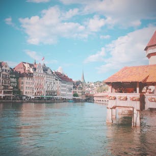 Luzern
Swizerland
カペル橋、湖と緑と空が綺麗でした
旧市街の街並み可愛かった
