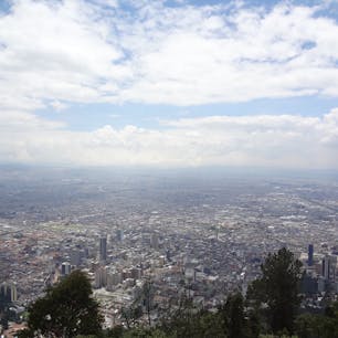 ボゴダのモンセラーテの丘
標高の高いボゴダの街を見下ろせる
3000mを越える丘です
ボゴダはヨーロッパの街のように綺麗で治安も良い街です