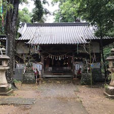 東金市の日吉神社に行きました。
住宅地に囲まれたなかですが。樹齢400年の杉並木があり、厳かな雰囲気でした。