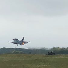 先月、戦闘機を見学に
築城基地までツーリング
離陸するF-2