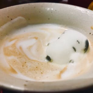京都　スヌーピー茶店　京都錦店
キャラもののカフェだが味もこだわっており、京都っぽい雰囲気にしている(写真のは違うけど)。