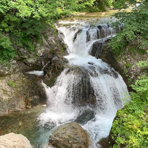 ドライブの途中にオススメの休憩スポット。
駐車場から歩いてすぐの場所にあるので、気軽に立ち寄る事が出来ます。

#北海道
#三階滝