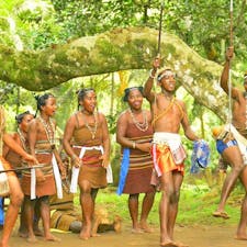 マダガスカル、伝統的な衣装でダンス。