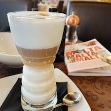 マルタでコーヒーを頼むとかなりの確率でこのグラス。

マルタ以外で見たことない🙄