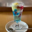 弘前のカフェでゼリーポンチフロート。のっているのがアイスじゃなくって、りんごのシャーベットなのが青森らしい🍎
#喫茶室baton