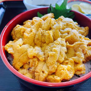 青森県今別産のうに盛り盛りのウニ丼！食べても食べてもウニがある幸せ。
#食堂たっぴ
