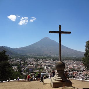 十字架の丘からアンティグア富士こと
アグア火山を望む