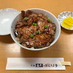 豚丼の有名店「ぱんちょう」
炭で焼き上げたロース肉は香ばしくて、とっても美味しいです。
混んでる時は相席をお願いされる事もあります。

#北海道
#帯広