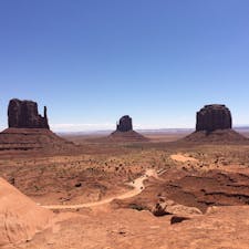 アメリカのモニュメントバレーにて。壮大な景色に心が洗われた場所。たまに、カーボーイがいる。