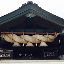 実際に行くまではこの太いしめ縄が出雲大社かと思っていましたが、これは出雲大社会館でした。