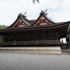 吉備津神社の本殿
比翼入母屋造という建築様式で
日本では吉備津神社と、千葉の法華経寺祖師堂の二箇所にしか存在していないとても珍しい建て方になってます