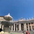 バチカン市国、サン・ピエトロ広場にて🇻🇦
広場内は聖人の像に囲まれ、守られている感覚になります！
本当に包み込まれてる感覚になるように設計されてるみたいです。