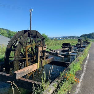 安並水車の里(四ケ村溝の水車) 
のどかな田園風景の中ひびく水音。
初めて見る風景なのに、なぜか懐かしさを感じます。
ずっと見ていたい、そんな風景です。