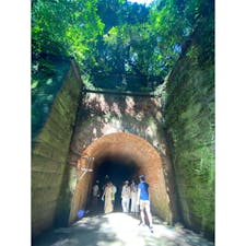 神奈川県横須賀市、猿島の愛のトンネル。