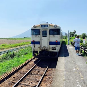 しかし鹿児島のJRの最南端駅は熱い！
此の日から２週間前は北海道は稚内駅のJR最北端駅に居ましたが、寒い寒い所でした。


#日本最端シリーズ　#九州の旅　#最南端最北端　#サント船長の写真　#JR駅巡り　#何でも日本一　#九州　#日本の駅