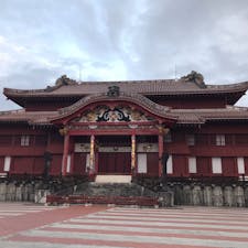 首里城！
本当に綺麗な朱色でした☺️
