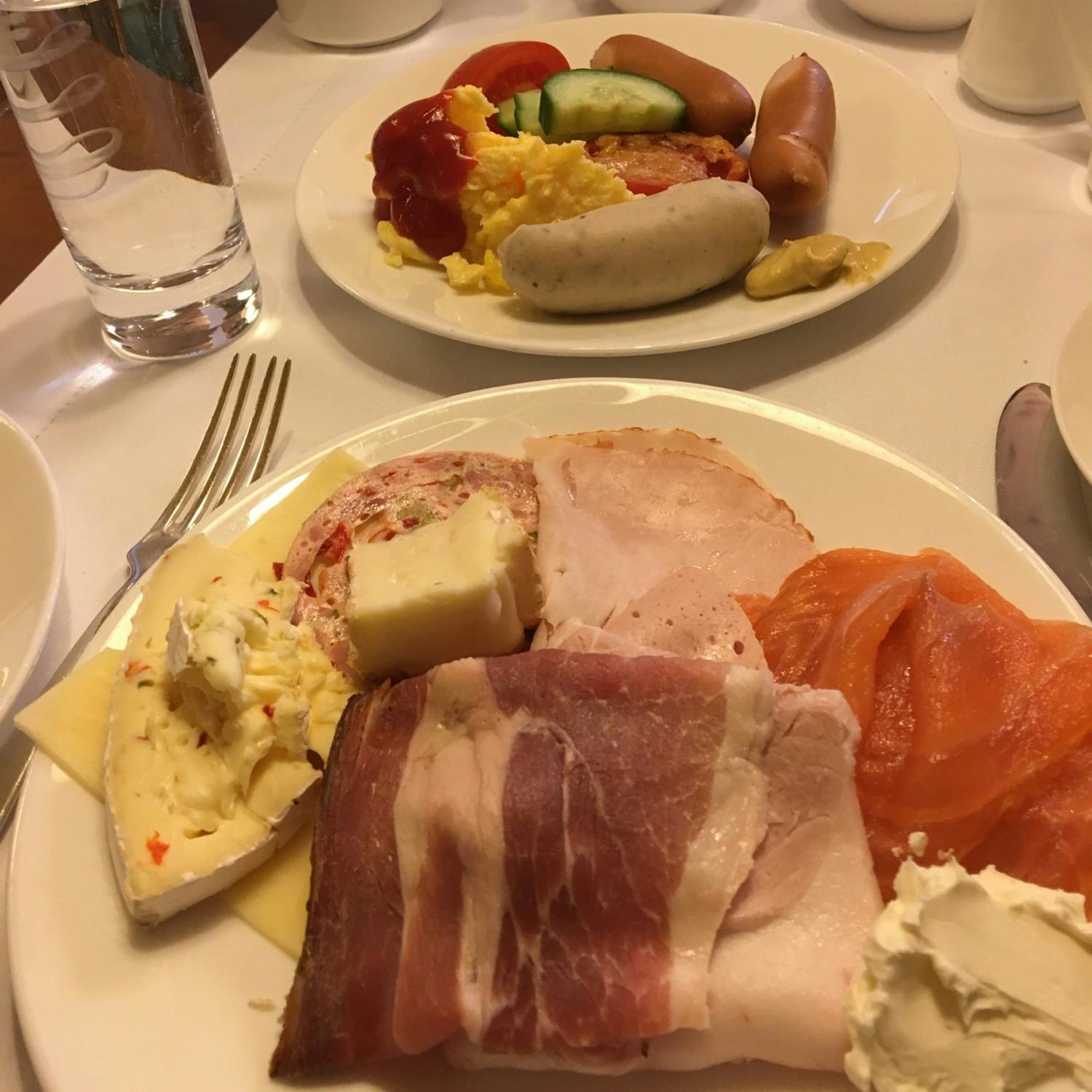 ドイツ Germany の投稿写真 感想 みどころ ホテルでの朝食 ハムやチーズの種類が多く どれも食べてみたく トリップノート