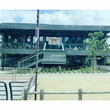 奈良の開放的なスターバックス
それにしてもいつもいいところにスタバってありますよね。