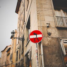 イタリア・フィレンツェ
標識アート
ひと言ネタに使えそう