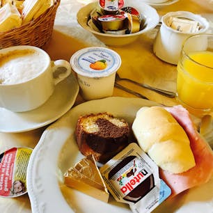 イタリア・フィレンツェ
ホテルの朝食
イタリアのヨーグルト大好き