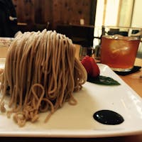 小布施といえば栗
小布施堂のカフェえんとつ唯一のメニュー、モンブラン朱雀
中はアイスでペロッと食べれちゃいます