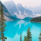 カナダ🇨🇦Banff
MoraineLake (モレーン湖)
天気が悪くてもこの鮮やかな青色の湖を見て、今までで一番感動した場所