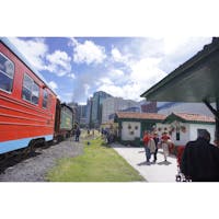 まだボゴタ市内。途中停車駅。
引き継ぎ列車の旅。