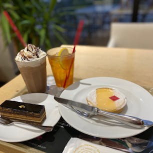 2020年9月16日(水)
オペラ🍰&amp;チーズケーキタルト🥧
誕生日祝いのプレゼントにもおススメです✨

●レパコの名前の由来↓
　レ→レストラン
　パ→パン、パティスリー
　コ→コーヒー
スイーツ好きな方は是非一度、足を運んでみて下さい🏃‍♂️
レパコのホームページ
→https://www.repaco.com

#REPACOGARDEN #福島市本店 #sweets #cake
#ケーキ #カフェ巡り #オシャレ