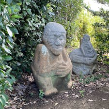 明日香村の猿石
此の石像は手前は僧侶で後ろが男性だそうです。


#明日香村#奇石　#サント芹沢鴨の写真