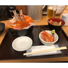 メニューの五色丼と昼ビール