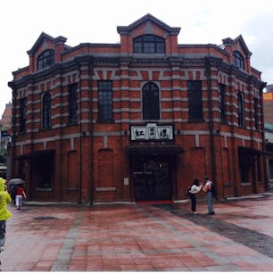 西門紅楼 西門町のランドマーク 一階ではお土産何でも揃います。