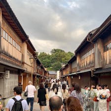 #ひがし茶屋街 #金沢 #石川
2020年9月

この通り思わぬところで現れるから
いつも不意突かれる😳😳そっち向きか〜って笑