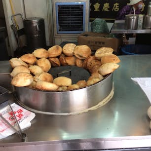 大好きな胡椒餅 毎日でも食べたい。
夜市の胡椒餅が有名ですが、台北駅の近くにも支店があります。