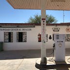 ナミビア
砂漠の中のガソリンスタンド
